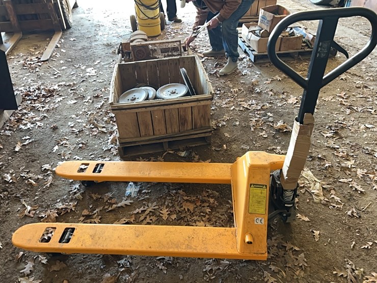 u-line-pallet-jack-(new);-located-at-7241-roxbury-rd,-charles-city,-va,-please-call-804.837.9940-or-804.651.4404-with-questions-image-3