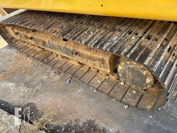 2022-caterpillar-320-image-15