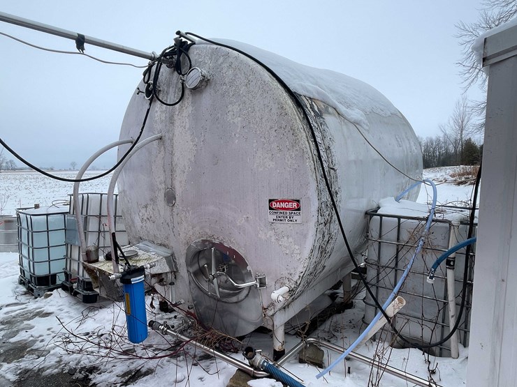 #3513-•-dairy-craft-4000-gallon-milk-stainless-steel-bulk-tank-image-7