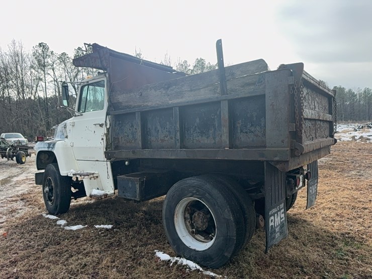 1982-ford-8000-image-27