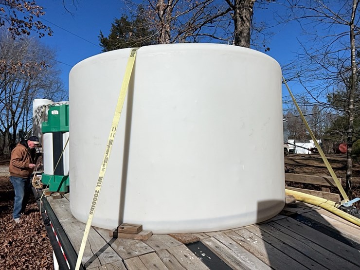 1550-gallon-poly-tank;-located-at-7241-roxbury-rd,-charles-city,-va,-please-call-804.837.9940-or-804.651.4404-with-questions-image-2