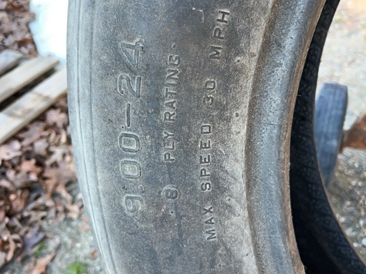 tire,-fits-spray-coupelocated-at-7241-roxbury-rd,-charles-city,-va,-please-call-804.837.9940-or-804.651.4404-with-questions-image-3