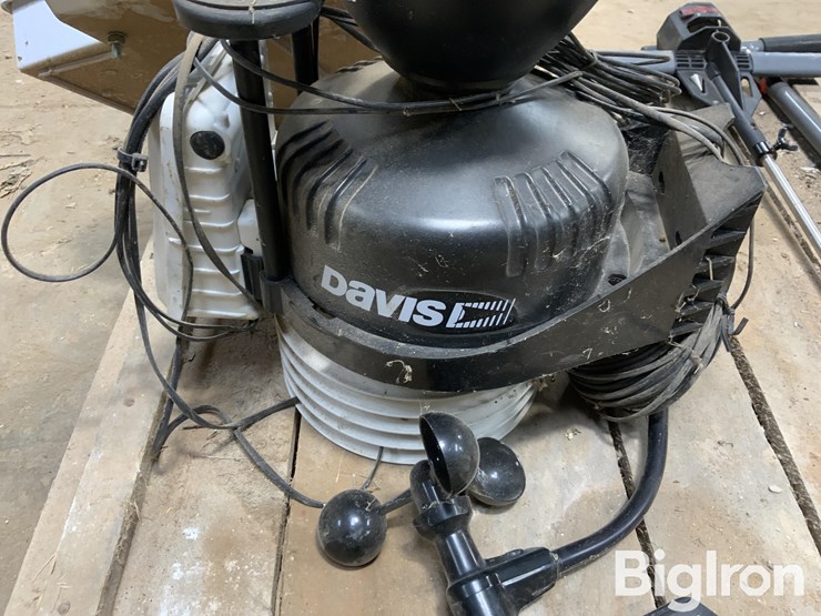 davis-vantage-pro-2-weather-station-&-soil-tools-image-16