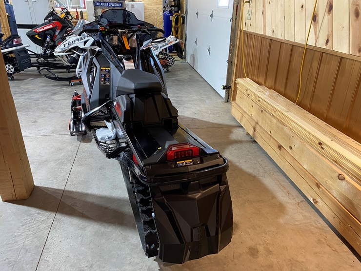 #3797-•-new-2023-polaris-indy-600-cross-country-matryx-snowmobile-image-6
