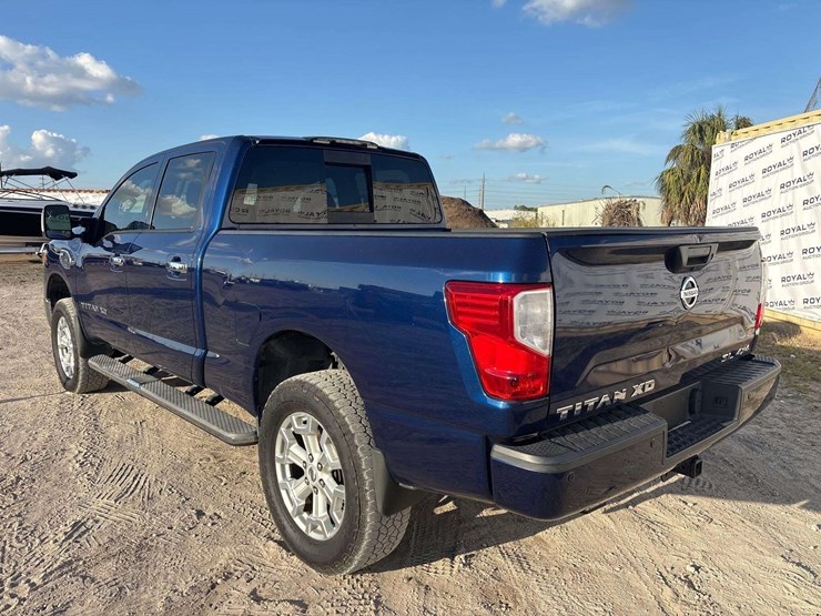 2016-nissan-titan-image-4