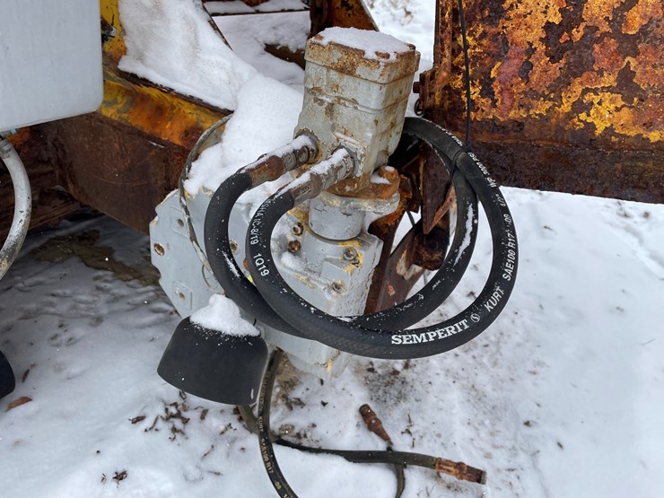 #3773-•-truck-mounted-salter/sander-with-brine-tanks-image-13