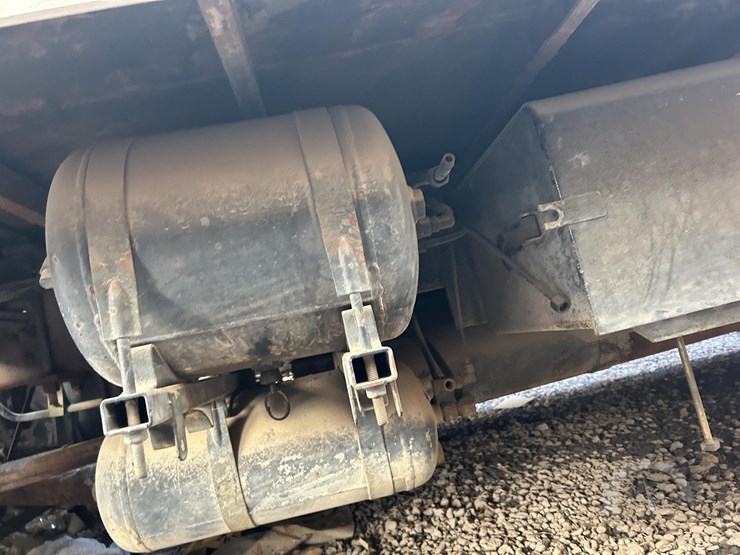 2015-volvo-f6-image-34