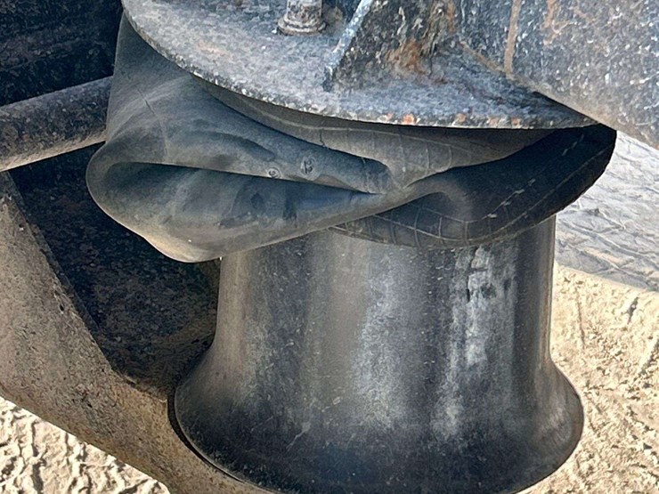 2001-peterbilt-379-image-28