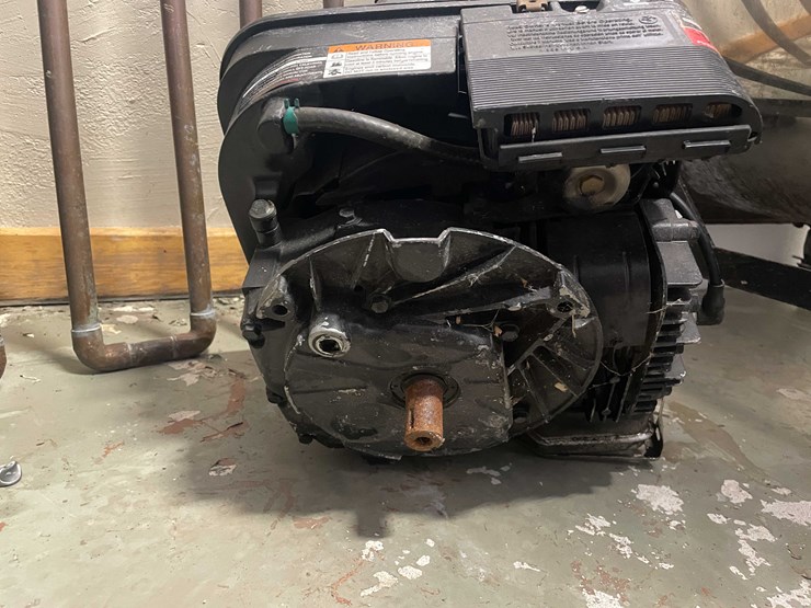 #6368-•-briggs-&-stratton-vertical-shaft-image-8