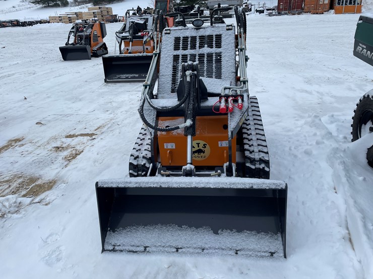 #307-•-new-land-hero-mini-skid-loader-image-2