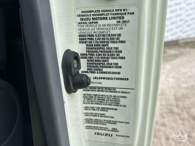 2018-isuzu-npr-image-5