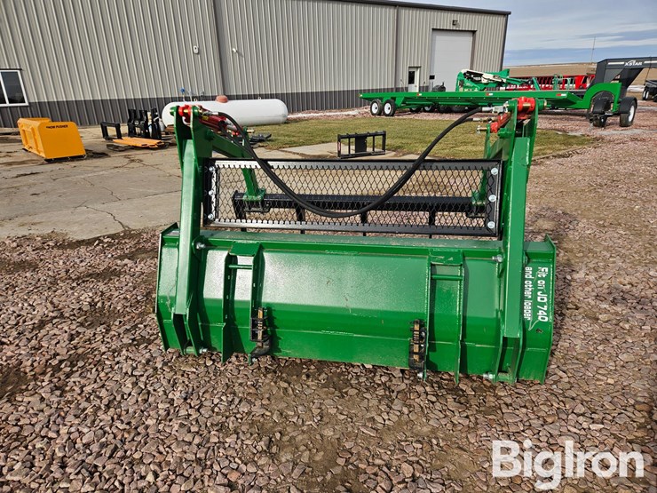 2025-john-deere-740-image-6