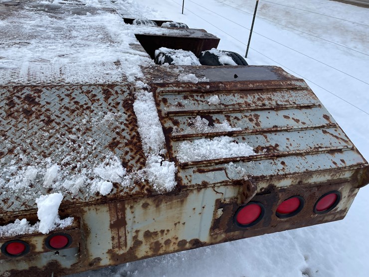#1012-•-32'-lowboy-semi-trailer-(no-title,-for-parts)-image-31
