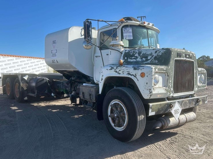 1981-mack-dm492s-image-2