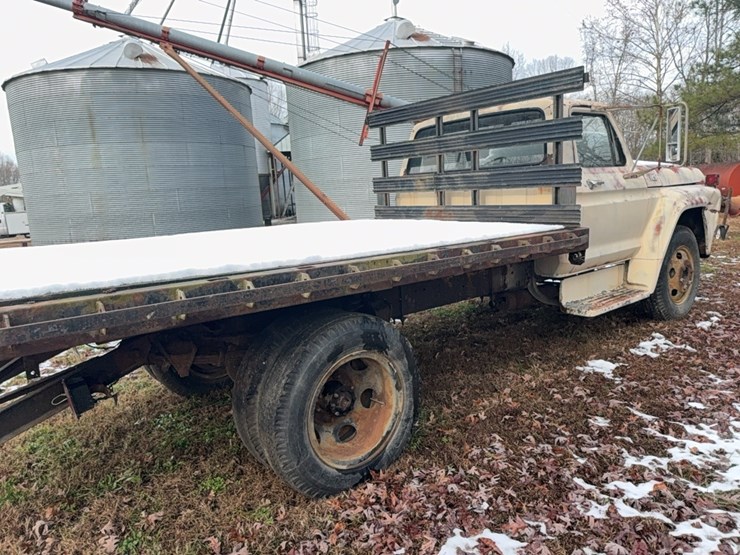 1977-ford-600-image-41