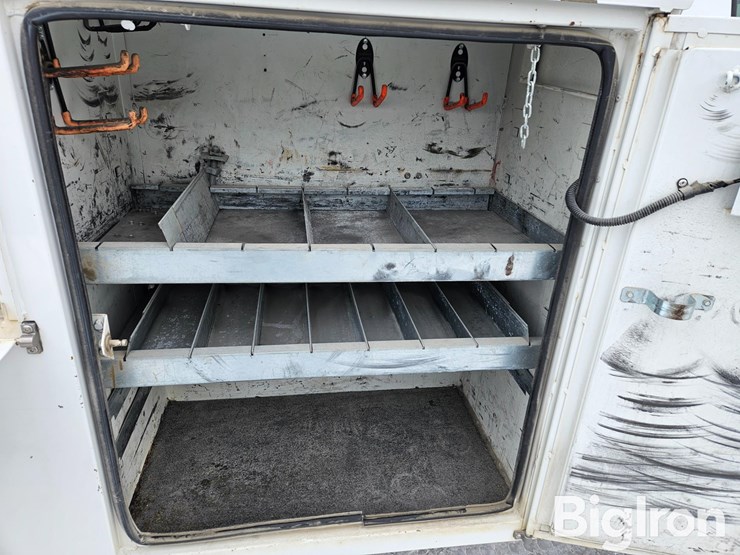 2015-ford-f550-xl-image-11