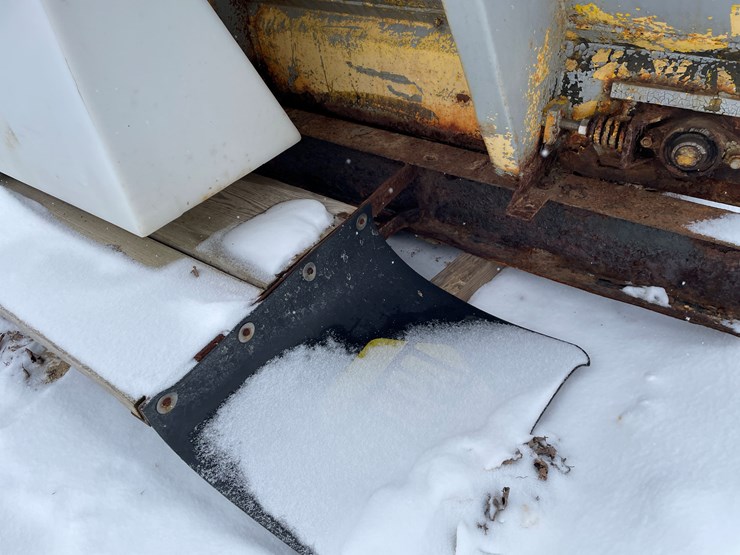 #3773-•-truck-mounted-salter/sander-with-brine-tanks-image-27