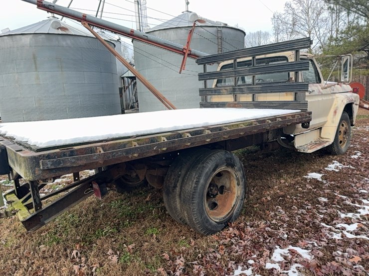 1977-ford-600-image-39