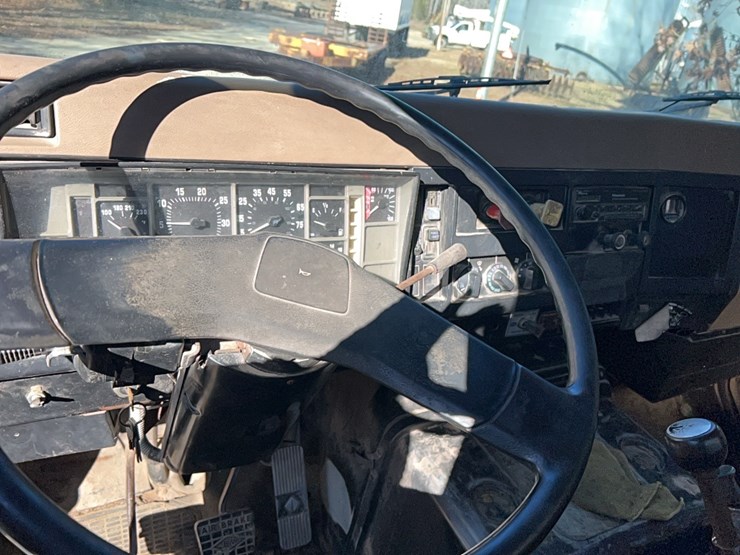 1989--intl-tractor-trailer,-477,369-miles,-diesel-l10-cummings-engine,-title-in-hand;-located-at-7241-roxbury-rd,-charles-city,-va,-please-call-804.837.9940-or-804.651.4404-with-questions-image-26