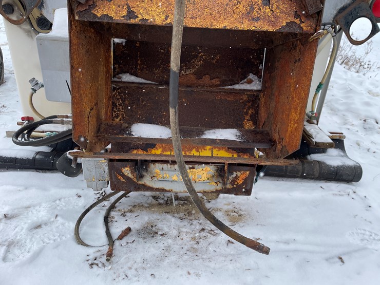 #3773-•-truck-mounted-salter/sander-with-brine-tanks-image-11