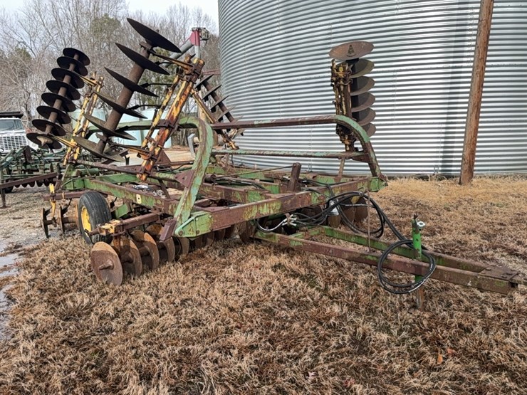 john-deere-230-image-1