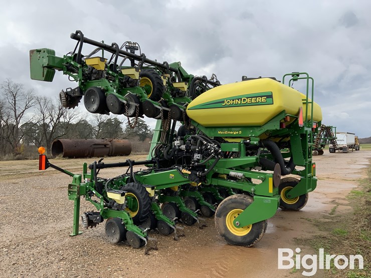 2015-john-deere-1725-image-7