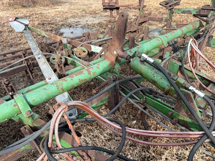 john-deere-pull-type-3-section-field-cultivator,-24';-located-at-7241-roxbury-rd,-charles-city,-va,-please-call-804.837.9940-or-804.651.4404-with-questions-image-44