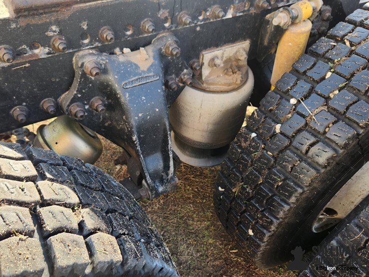 1997-freightliner-fld120-image-14