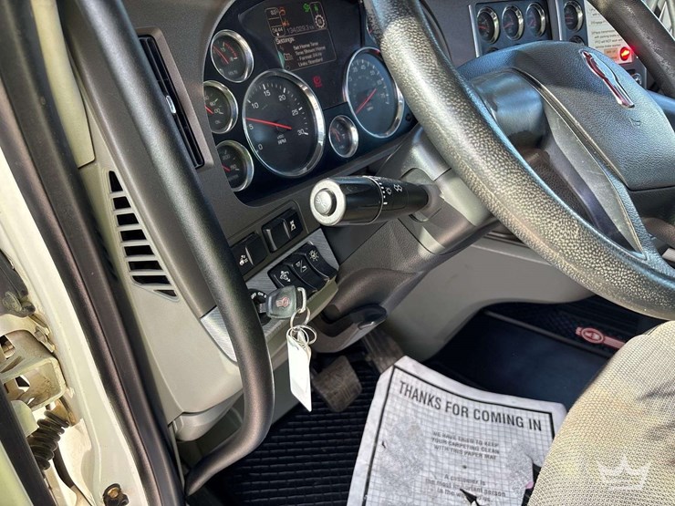 2019-kenworth-t880-image-32