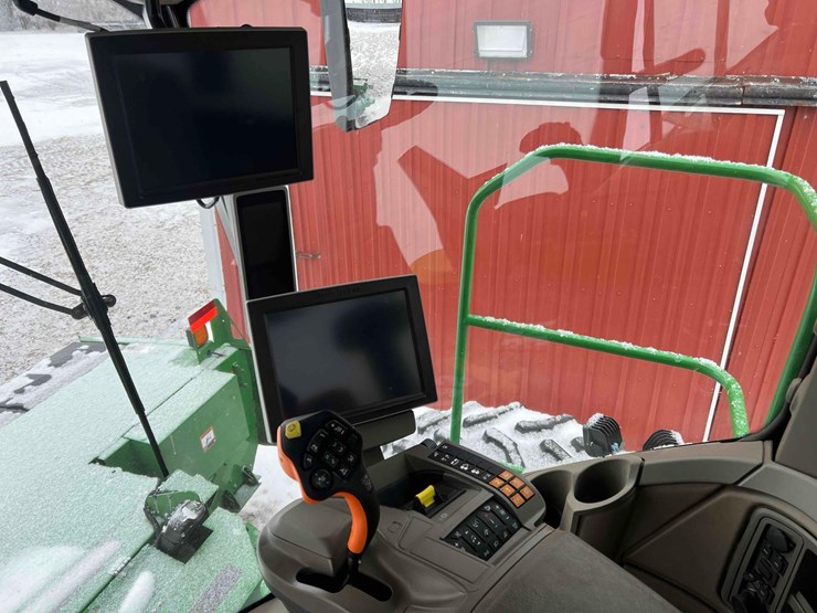 2024-john-deere-w235r-image-44