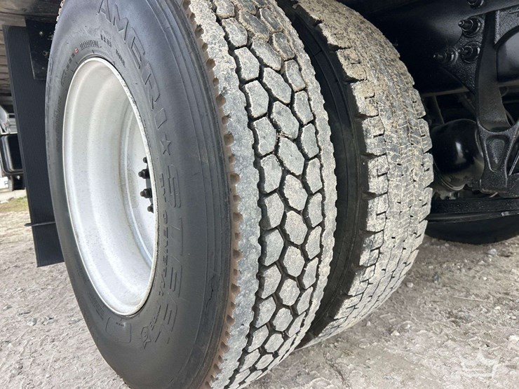 2019-international-durastar-4300-image-49