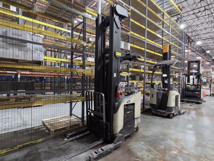 2001-crown-rr5220-45-image-2