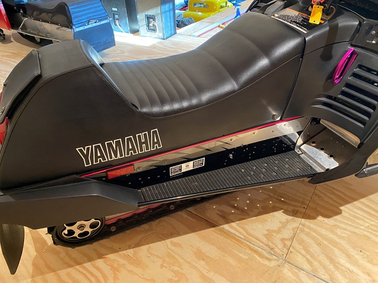 #3790-•-1992-yamaha-v-max-4-snowmobile-image-10