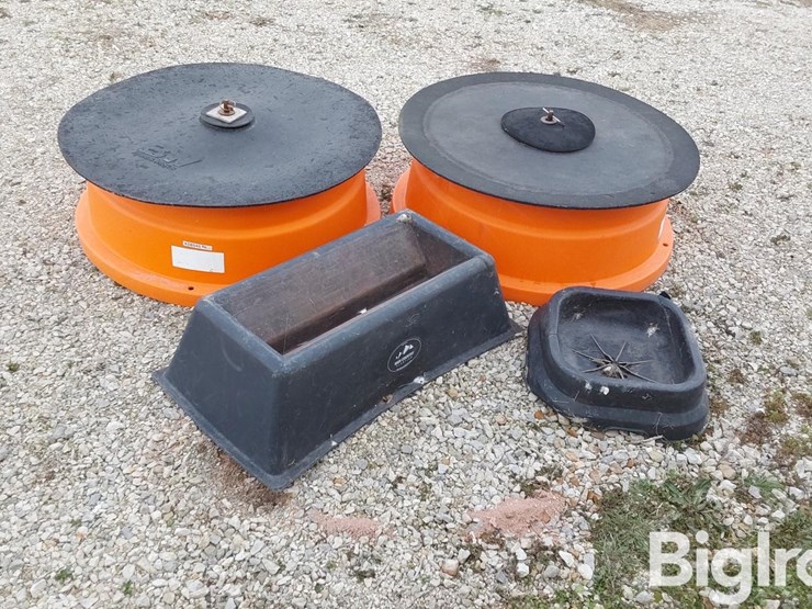 b-w-poly-mineral-feeders-image-8