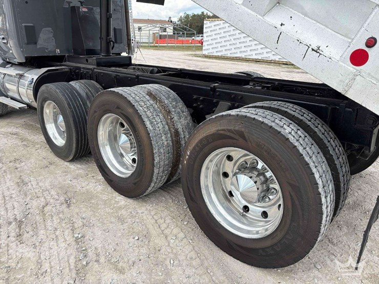 2019-kenworth-t880-image-45