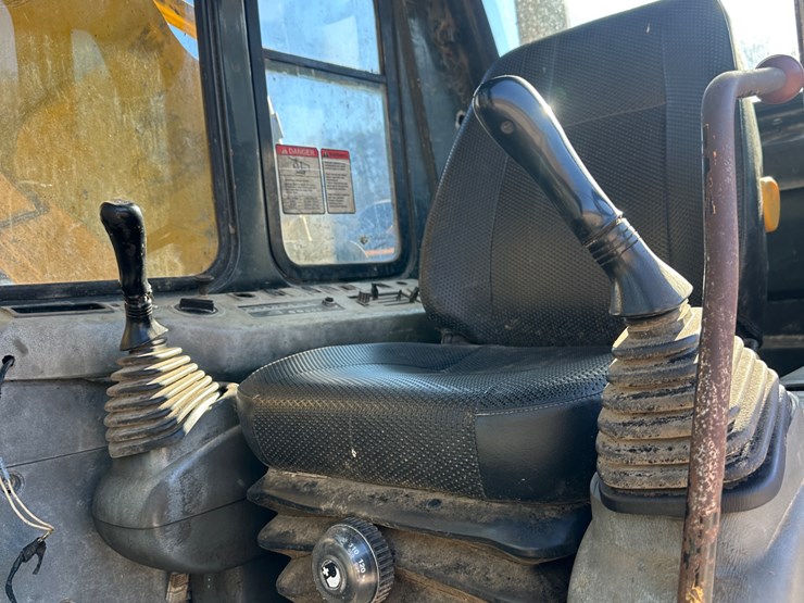 komatsu-pc250-lc-image-15