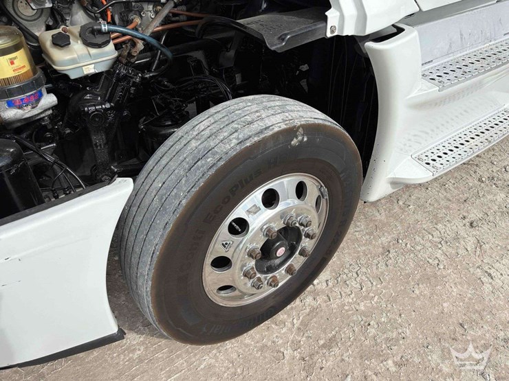 2014-freightliner-cascadia-125-image-33