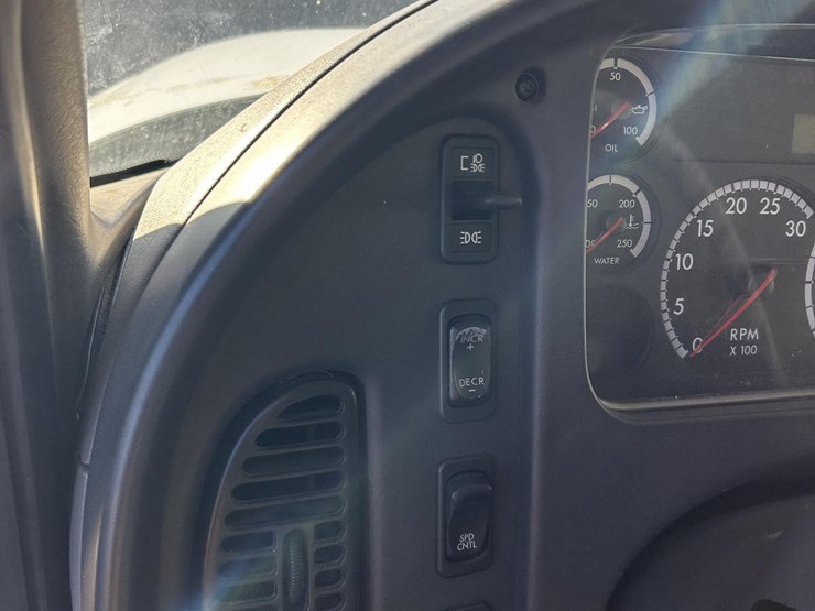 2007-freightliner-business-class-m2-106-image-58