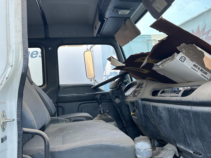 2000-isuzu-ftr-image-22