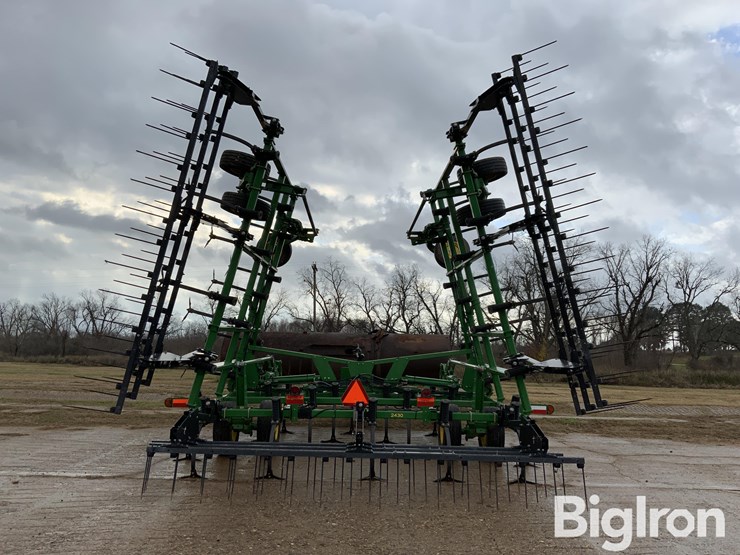 2021-john-deere-2430-image-6