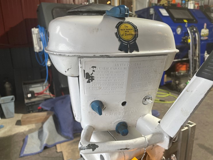 #3818-•-champion-3.2-hp-vintage-outboard-boat-motor-image-8