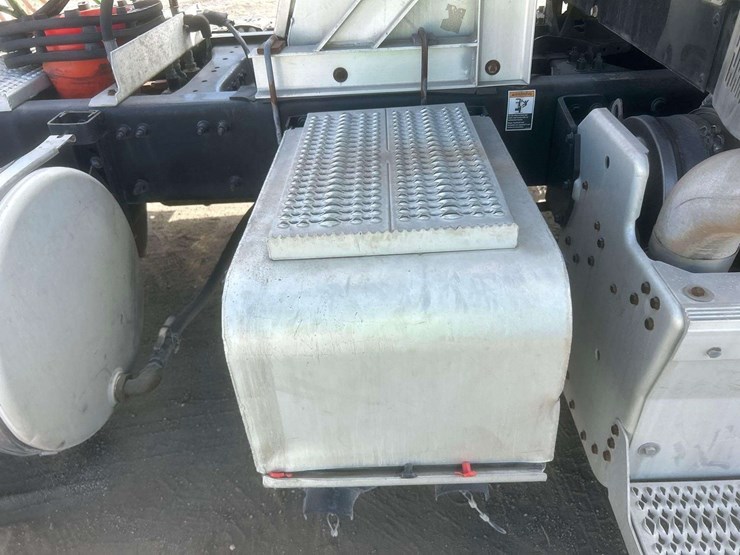 2016-peterbilt-579-image-32