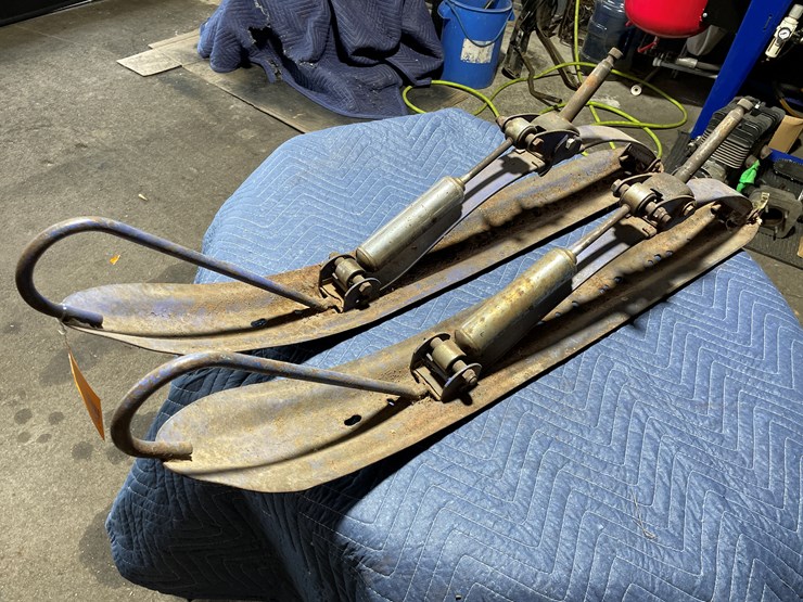 #3870-•-pair-of-1973-polaris-starfire-ski's-image-1