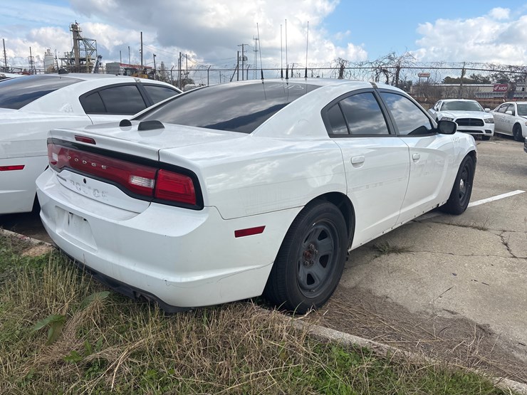 #43-•-2012-dodge-charger-image-3