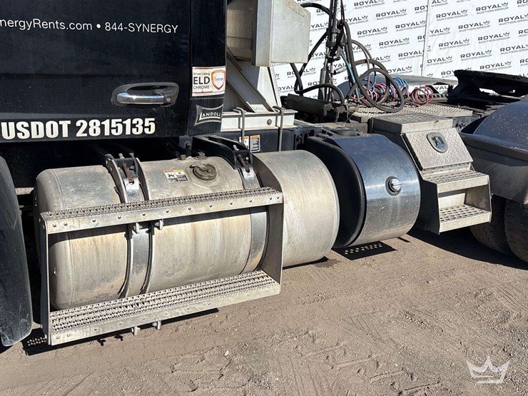 2016-peterbilt-579-image-9