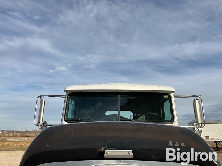 1999-freightliner-fld120-image-12