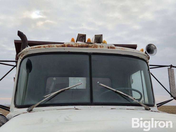 1971-mack-r685s-image-14