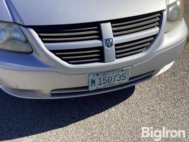 2005-dodge-grand-caravan-sport-image-17