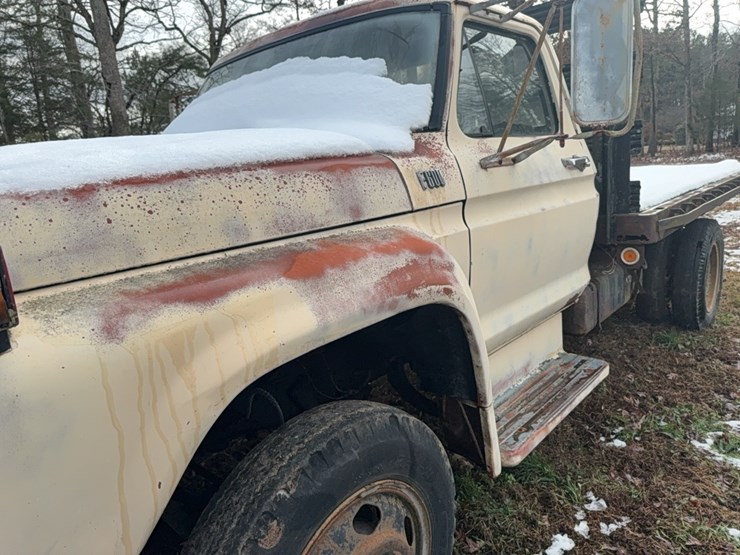 1977-ford-600-image-10