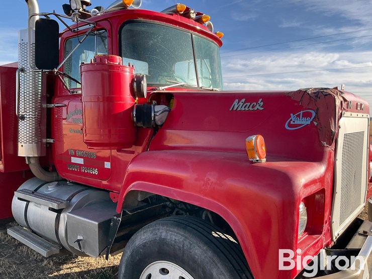 1981-mack-rl600-image-9